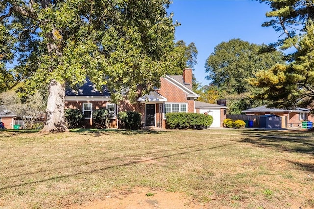 view of front facade featuring a front yard