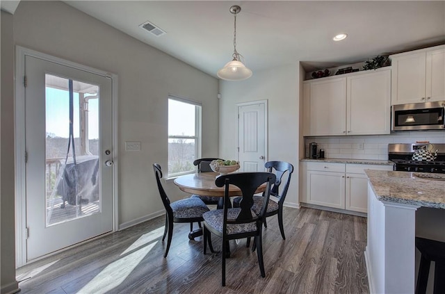 dining space with recessed lighting, visible vents, baseboards, and dark wood finished floors