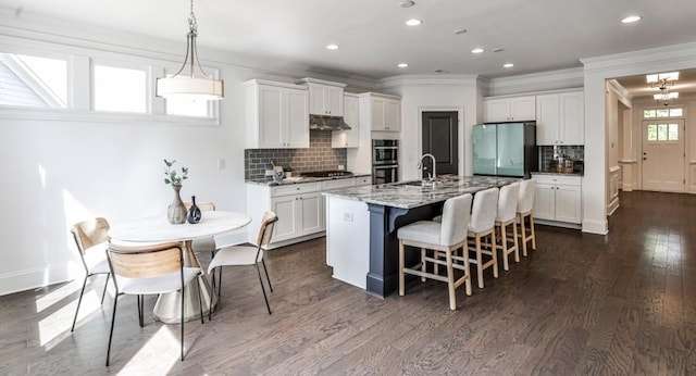 11760 Stratham Dr, Alpharetta, GA 30009 - kitchen featuring stainless steel appliances, a breakfast bar area, decorative backsplash, ornamental molding, and white cabinetry
