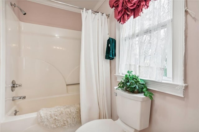 bathroom featuring toilet and shower / bath combo with shower curtain