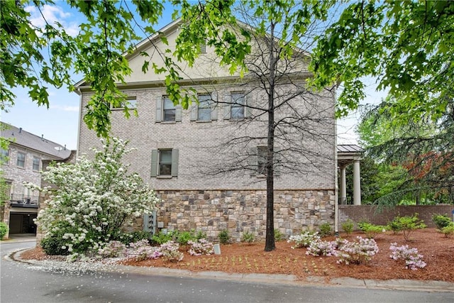 3663 Brookhaven Manor Xing NE, Atlanta, GA 30319 - view of side of home with stone siding
