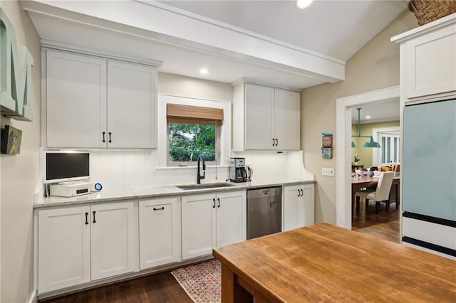 kitchen with fridge, a sink, recessed lighting, dark wood-type flooring, and stainless steel dishwasher