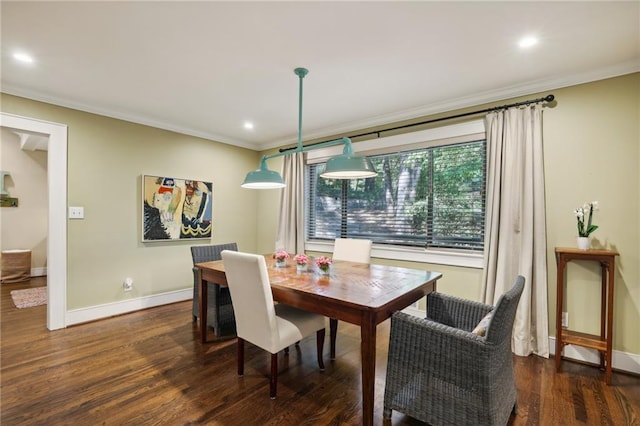 dining room with crown molding, recessed lighting, baseboards, and wood finished floors