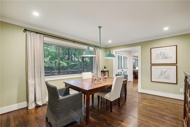 dining room featuring baseboards and ornamental molding