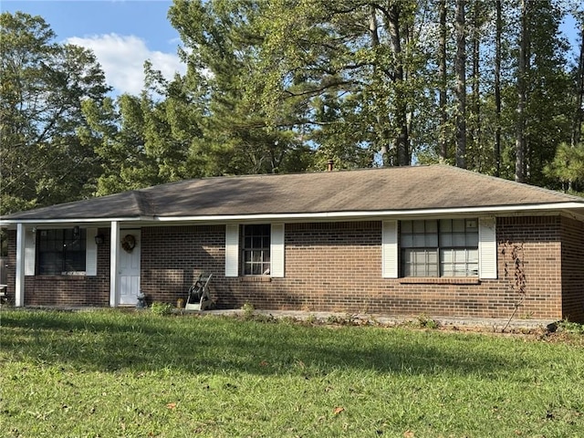 single story home with a front yard