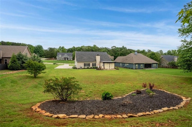 view of front of house featuring a front lawn