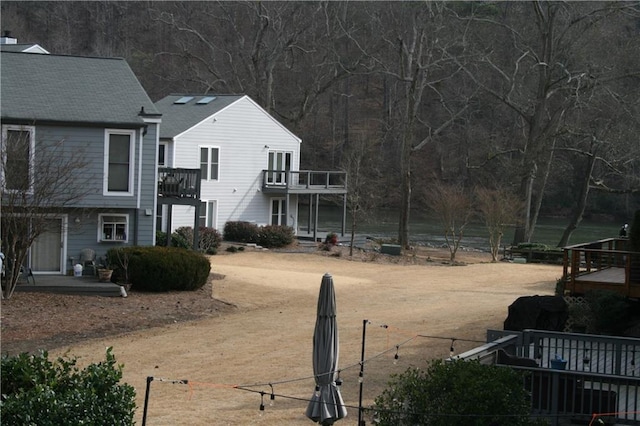 view of yard featuring a balcony