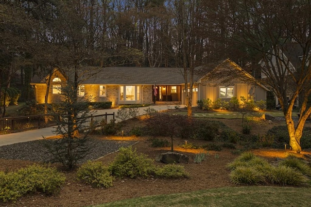 7265 Hunters Branch Dr, Sandy Springs, GA 30328 - single story home with driveway