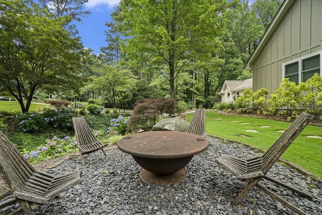 7265 Hunters Branch Dr, Sandy Springs, GA 30328 - view of grassy yard