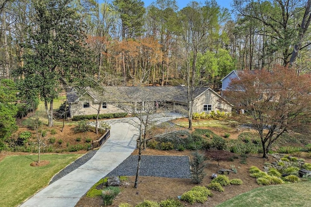 7265 Hunters Branch Dr, Sandy Springs, GA 30328 - view of home's community with concrete driveway and a yard