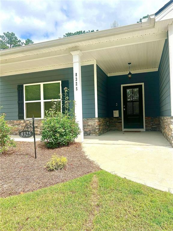 property entrance with covered porch