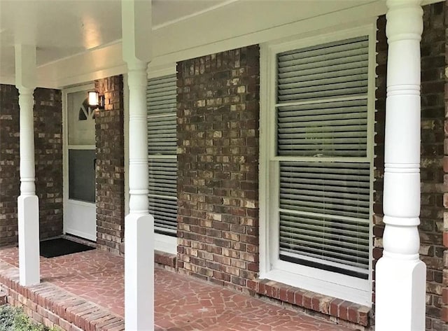 doorway to property with covered porch