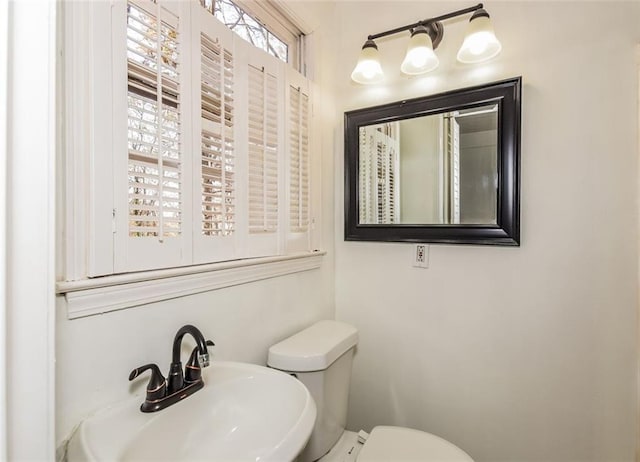 bathroom featuring toilet and sink