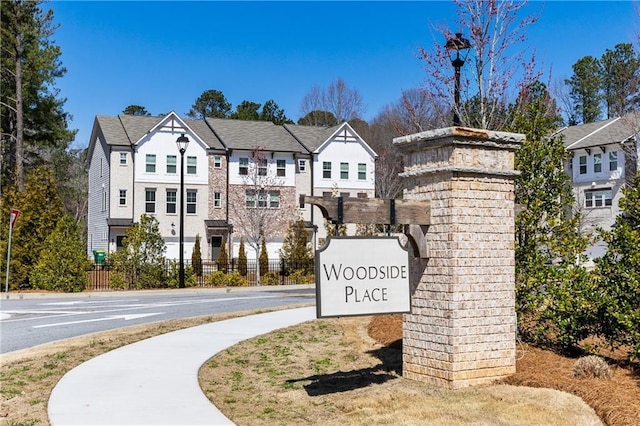 community sign with a residential view