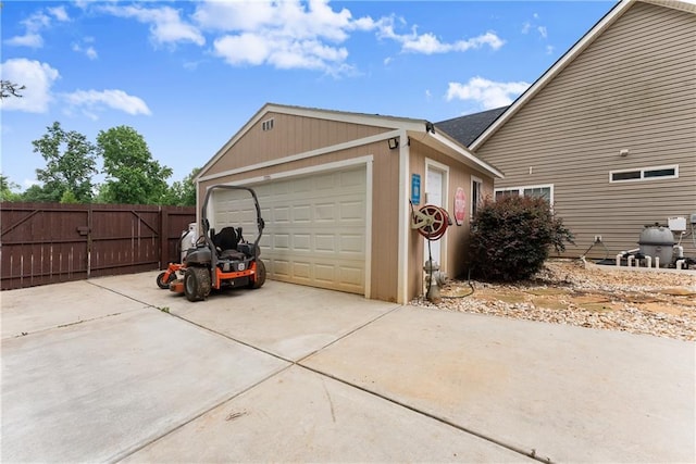 69 Maple Leaf Ct, Hoschton, GA 30548 - garage featuring driveway