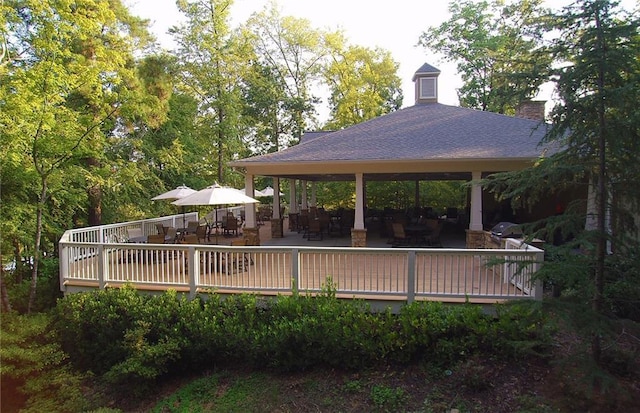 view of swimming pool with outdoor dining space