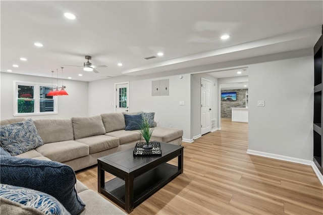living room with recessed lighting, ceiling fan, visible vents, and baseboards