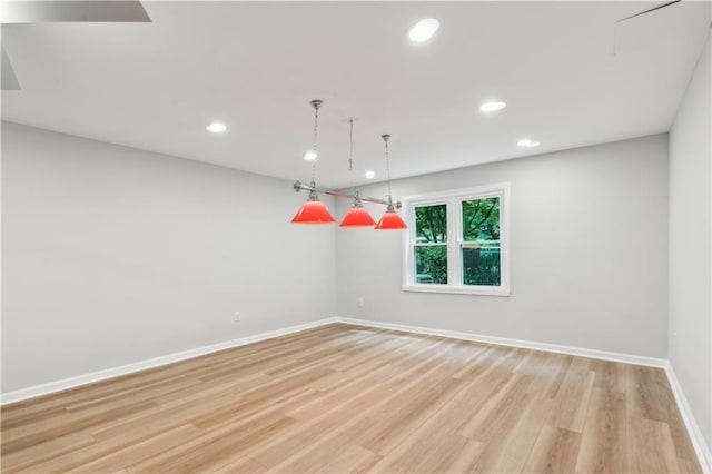 unfurnished dining area featuring recessed lighting, baseboards, and light wood finished floors