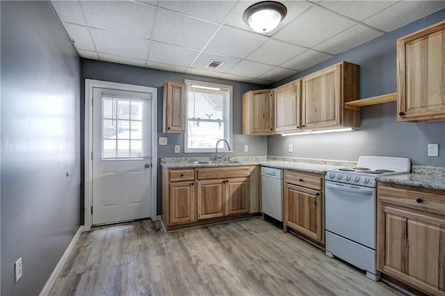 108 Arbor Hills Trl, Talking Rock, GA 30175 - kitchen featuring a paneled ceiling, light wood-style flooring, white appliances, a sink, and visible vents