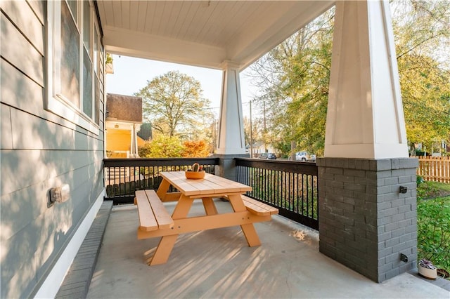 balcony featuring covered porch