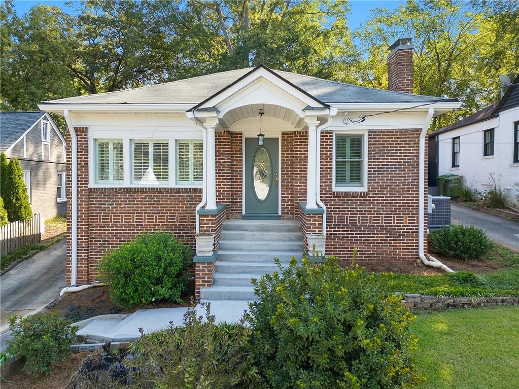 view of front of home featuring central AC