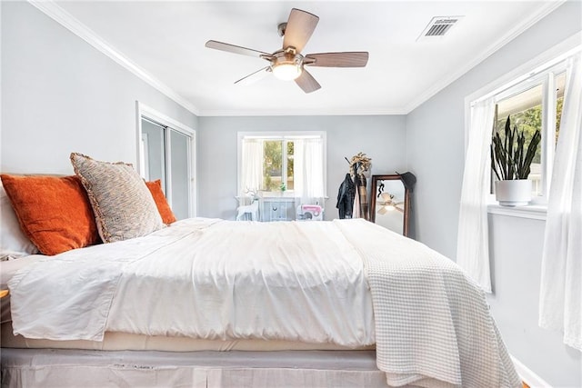 bedroom with ornamental molding, a closet, and a ceiling fan