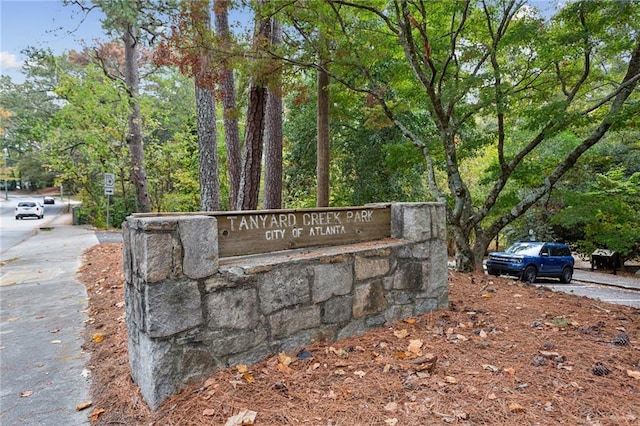 view of community / neighborhood sign