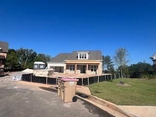 view of front facade with a front yard