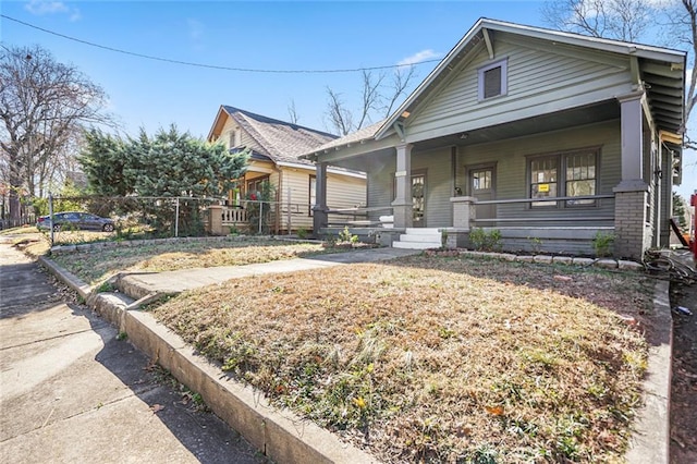 view of front of property with covered porch and fence