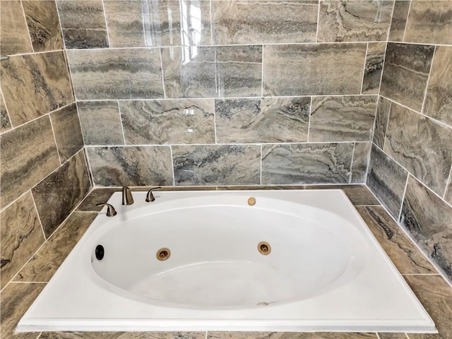 bathroom featuring a washtub