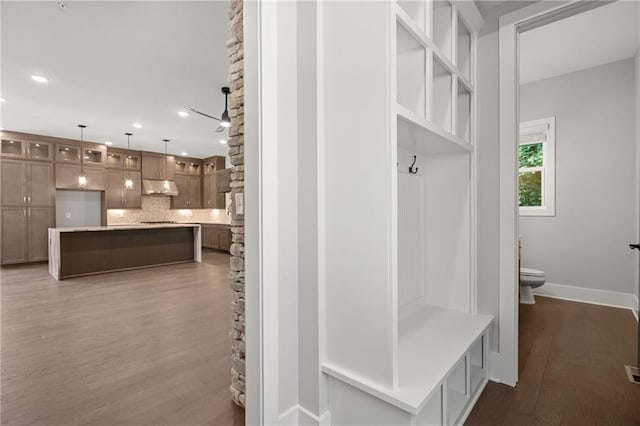 mudroom featuring dark wood-type flooring, recessed lighting, and baseboards