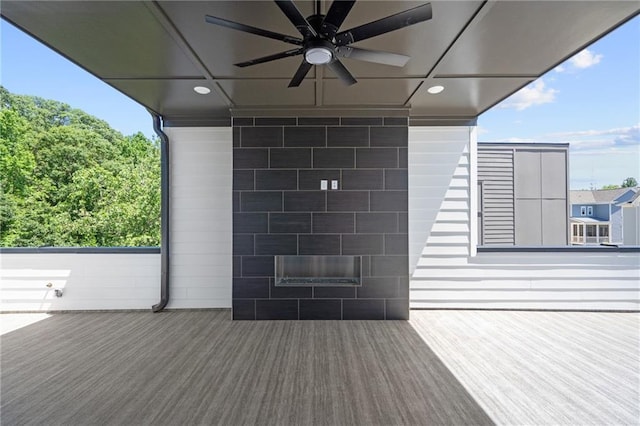 deck with ceiling fan