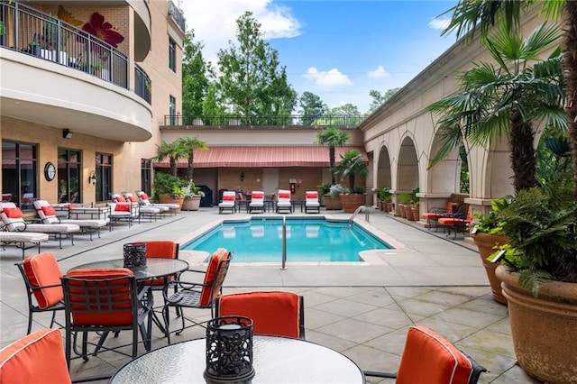 3286 Northside Pkwy NW Unit Ph2, Atlanta, GA 30327 - swimming pool featuring a patio and outdoor dining space