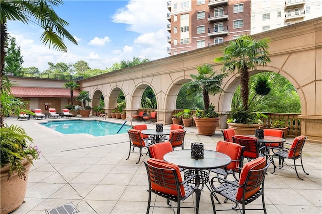 3286 Northside Pkwy NW Unit Ph2, Atlanta, GA 30327 - community pool featuring a patio and outdoor dining area