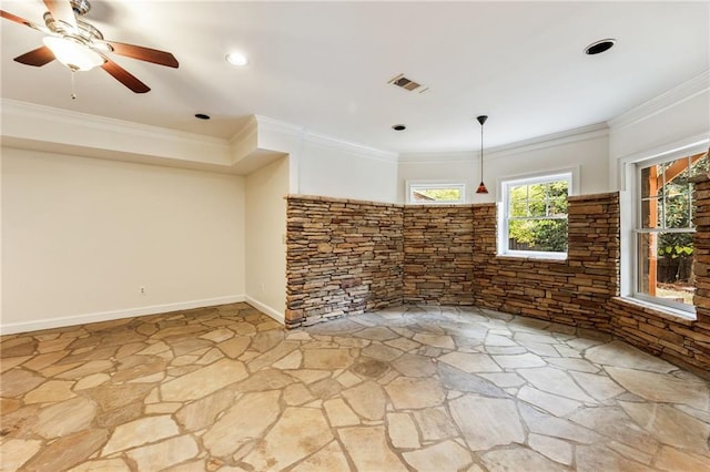 empty room featuring ceiling fan and crown molding