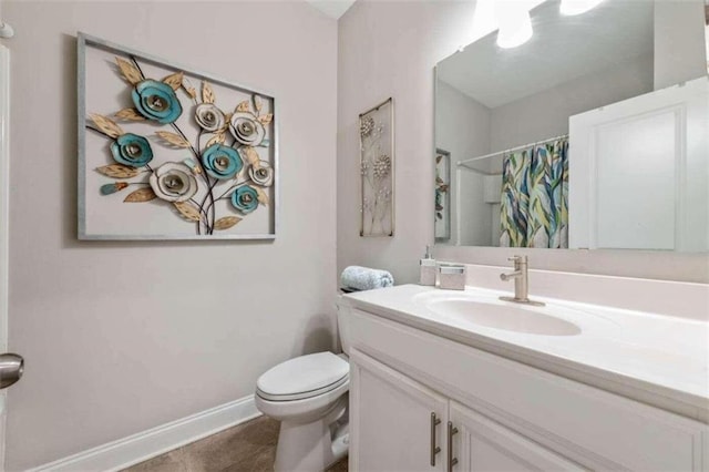 bathroom with vanity, a shower with shower curtain, and toilet