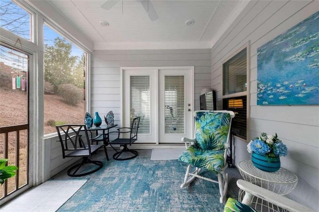 sunroom / solarium featuring ceiling fan