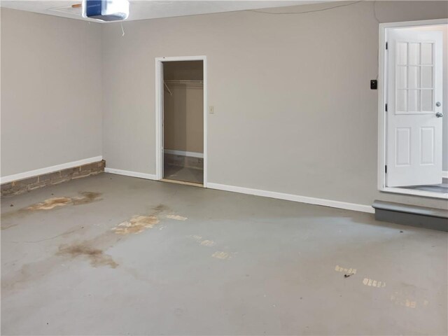 empty room featuring concrete flooring