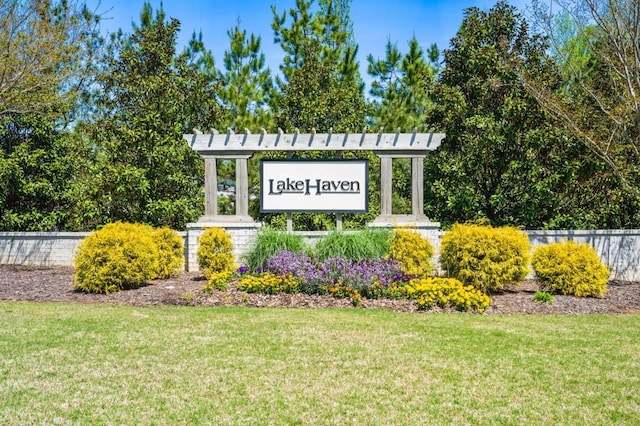 community / neighborhood sign with a yard