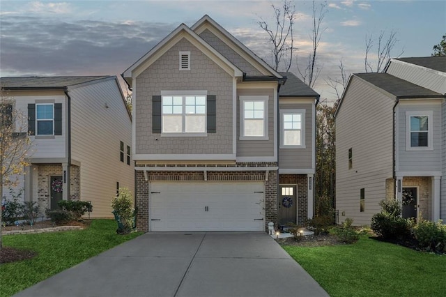 view of front of home featuring a front lawn and a garage