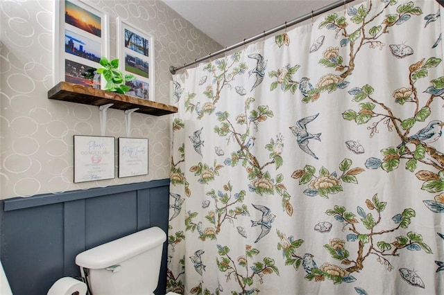 1351 Eason St NW, Atlanta, GA 30314 - bathroom featuring toilet, wallpapered walls, and a shower with shower curtain