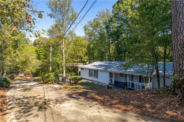 ranch-style home with covered porch