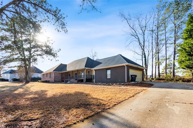 view of front of house with a porch and a garage