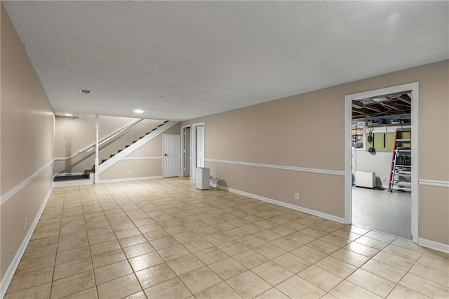 empty room featuring light tile patterned floors