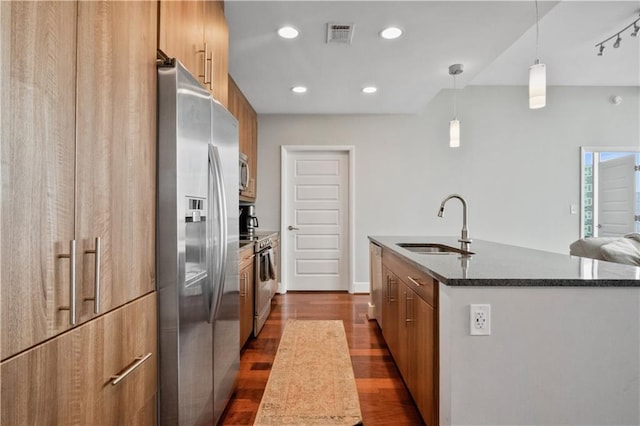 kitchen with visible vents, appliances with stainless steel finishes, dark wood-style flooring, a sink, and recessed lighting