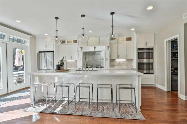 kitchen featuring appliances with stainless steel finishes, tasteful backsplash, a spacious island, and recessed lighting