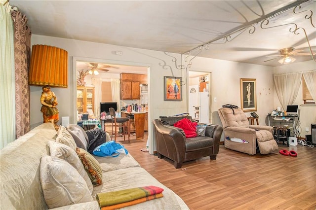 living area featuring light wood finished floors and ceiling fan