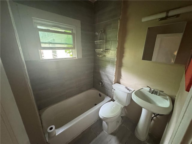 full bath with bathtub / shower combination and toilet