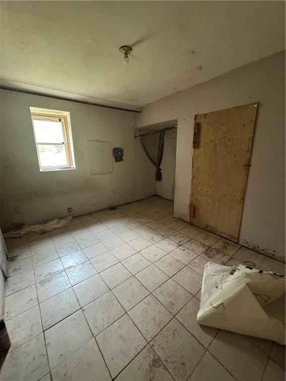 empty room with light tile patterned floors