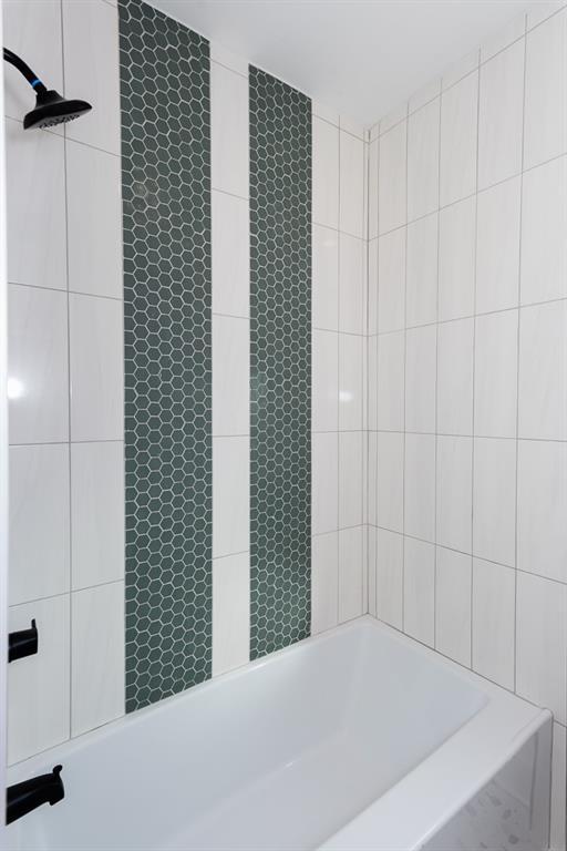 3395 Lee St, East Point, GA 30344 - full bath featuring a shower and a bathing tub